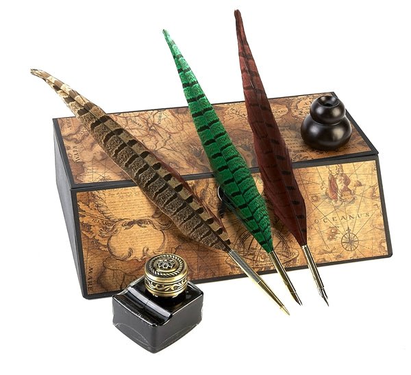 Bioworld Merchandising. Harry Potter Molded Feather Pen with Base