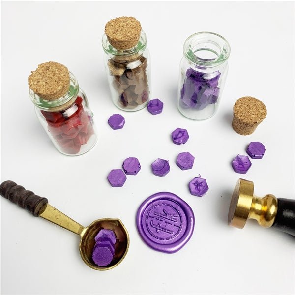 Sealing Wax Beads Kit Green Wax Seal Beads Set 3 Colors Star Shape Packed in Glass Jar with 2pcs Candles and Wax Melting Spoon Wax Stamp Pens for Wax